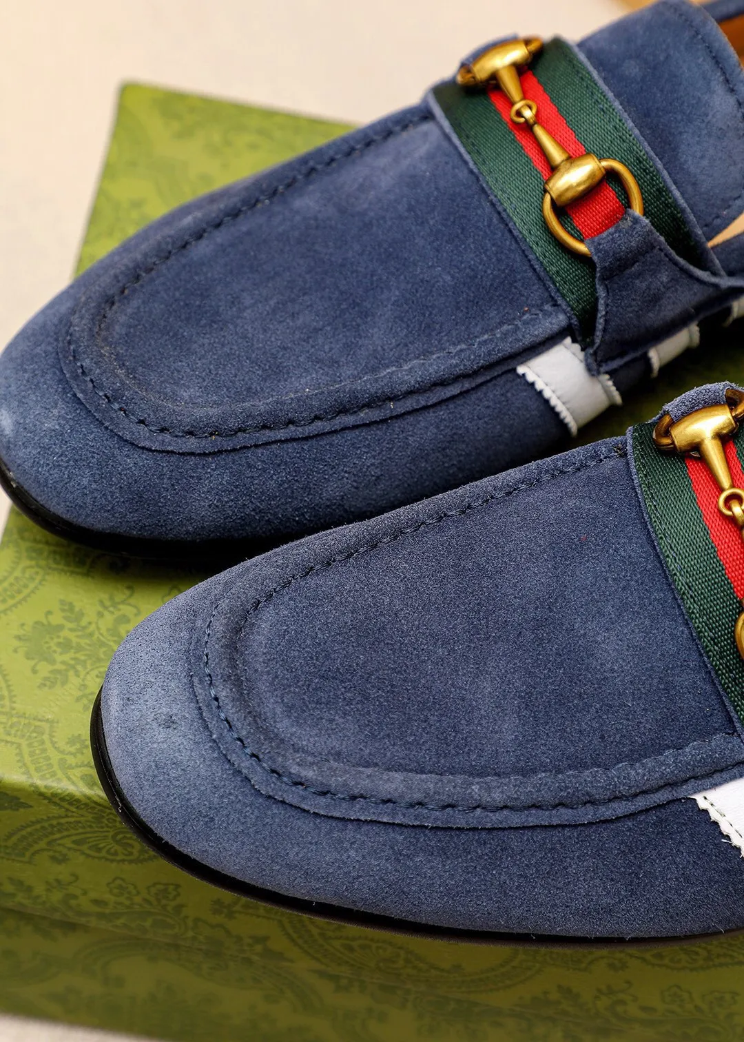 Men's shoes 💰480 💐 Product trademark: GUCCI "Gucci" casual leather shoes Regular size: 38-44 (45.46🉑️customized) Product materials: Selected imported first-layer frosted cowhide upper + classic hardware buckle, imported cowhide leather lining. Strong three-dimensional visual effect, original outsole Color: 4⃣️colors available